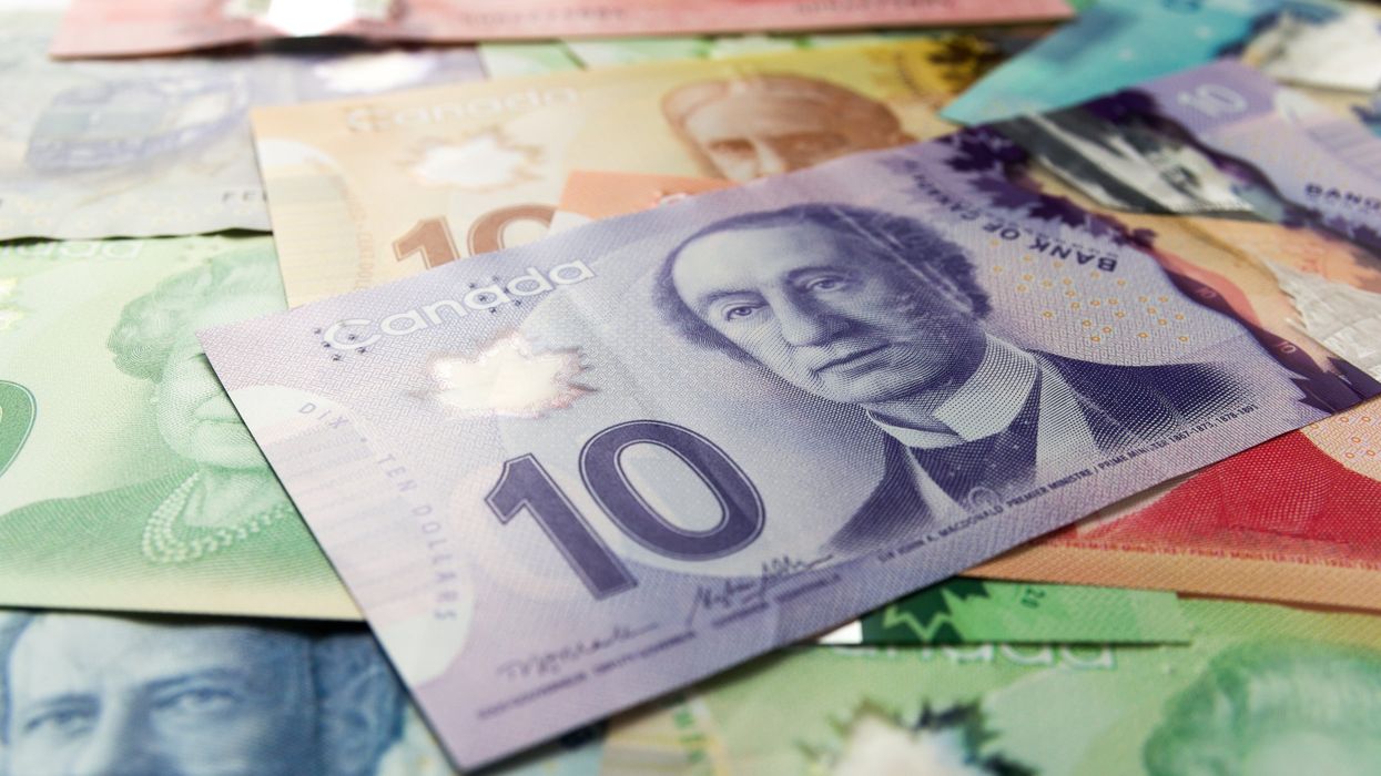 De l'argent canadien.