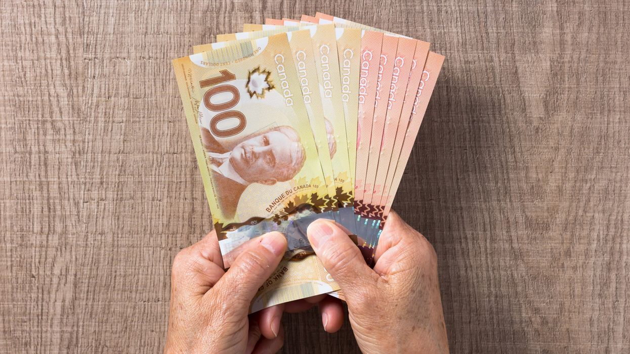 De l'argent canadien.