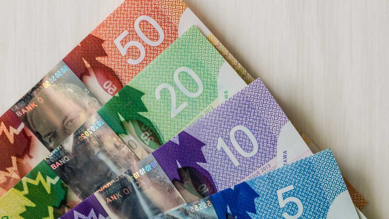 De l'argent canadien.