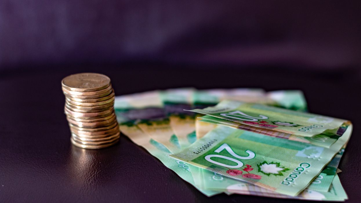 De l'argent canadien.