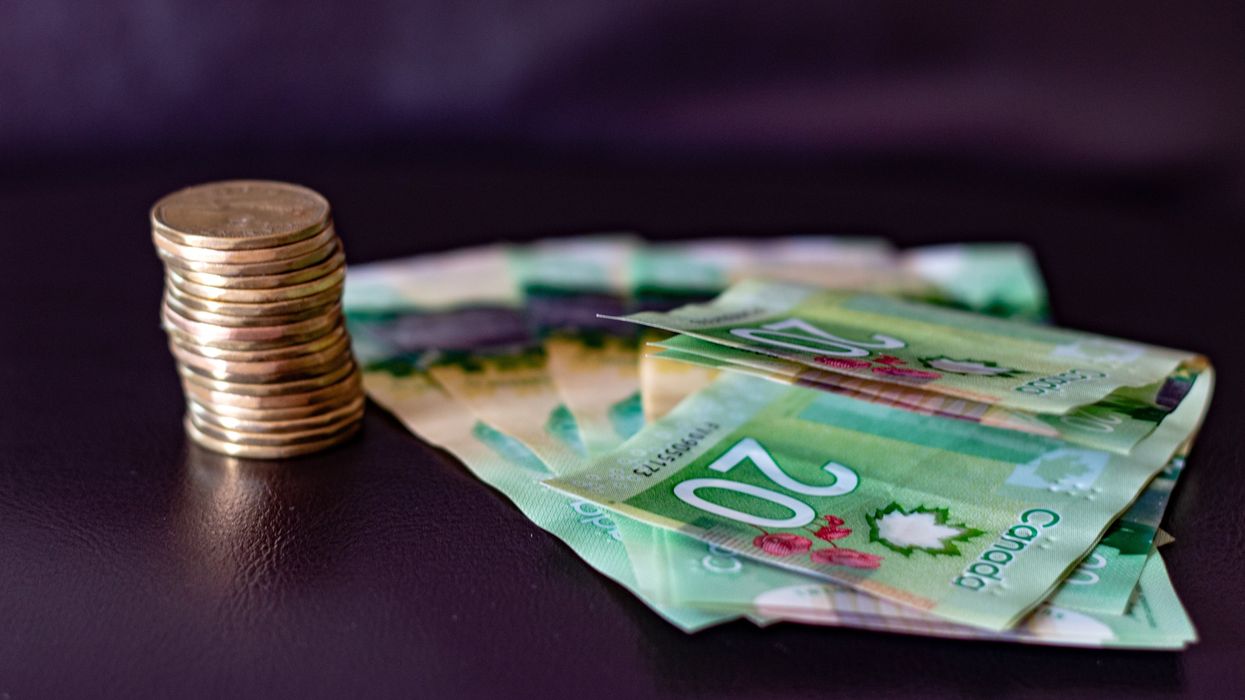 De l'argent canadien.