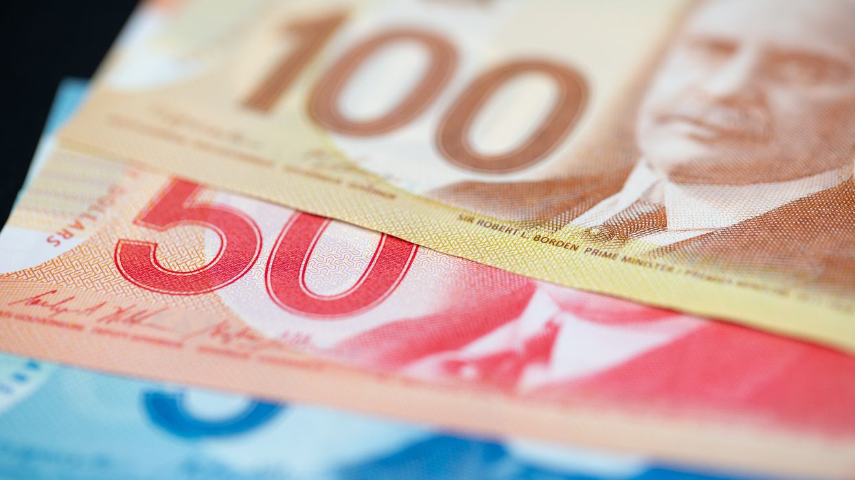De l'argent canadien.