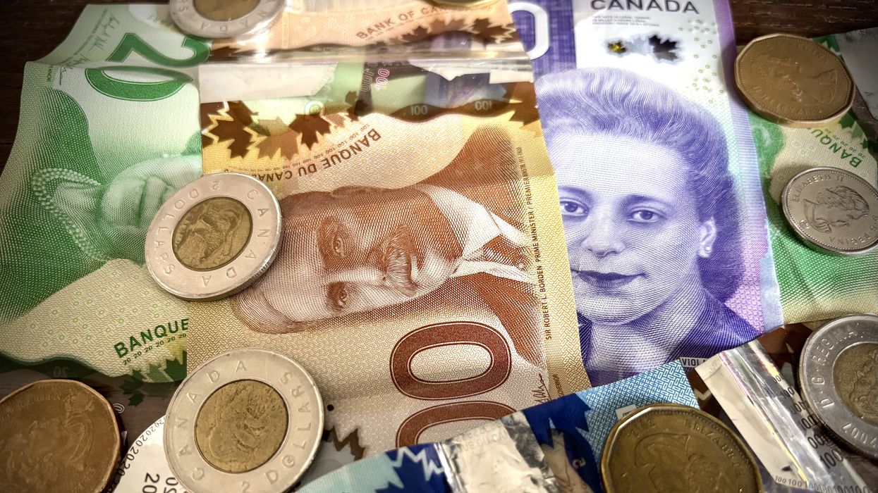De l'argent canadien.