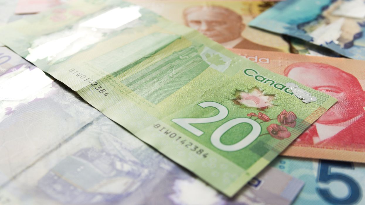 De l'argent canadien.