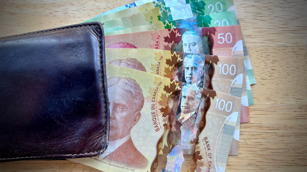 De l'argent canadien.