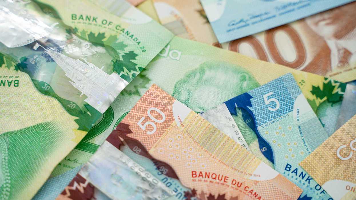 De l'argent canadien.