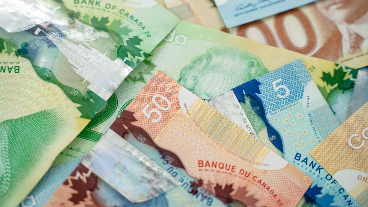 De l'argent canadien.