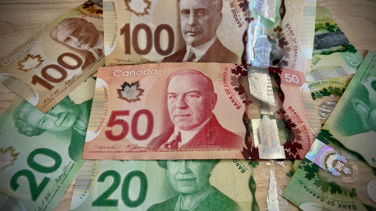 De l'argent canadien.
