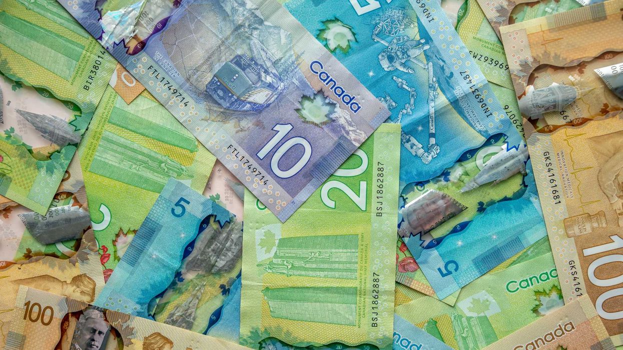 De l'argent canadien.