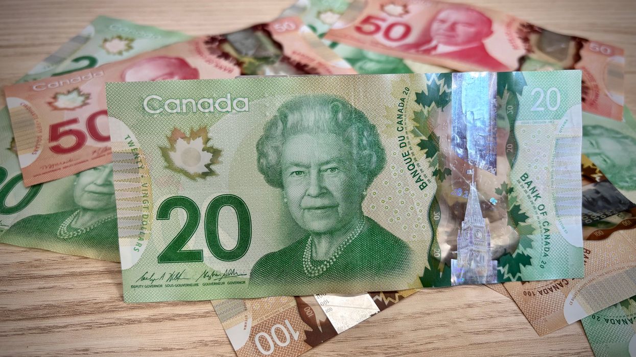 De l'argent canadien.