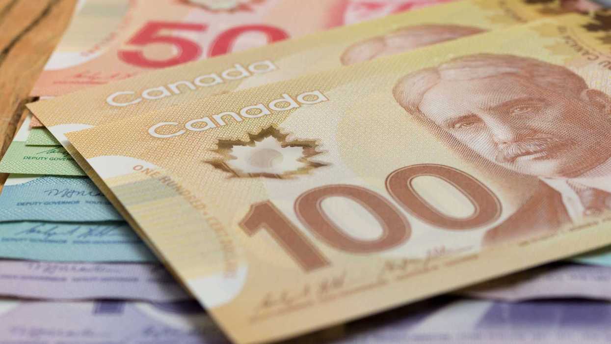 De l'argent canadien.