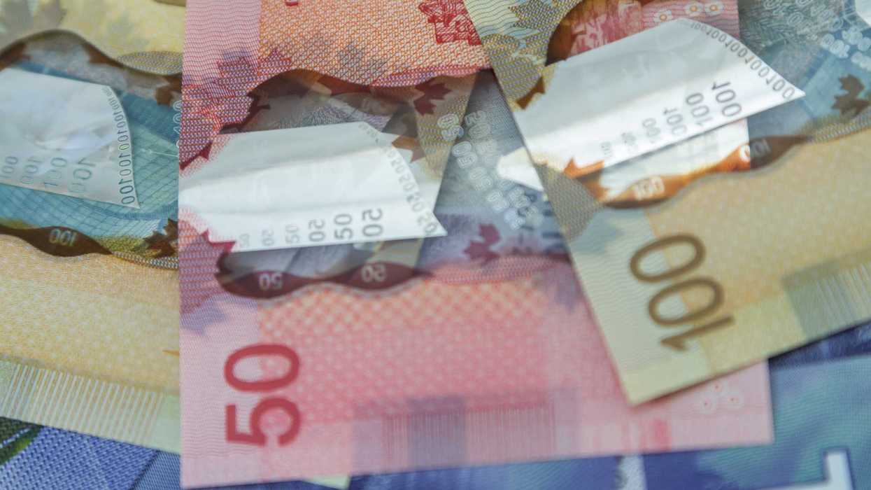 De l'argent canadien.