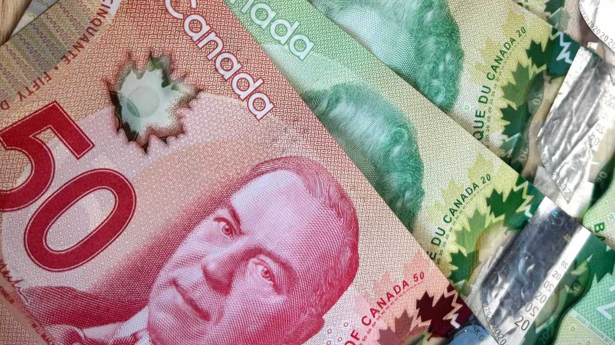 De l'argent canadien.