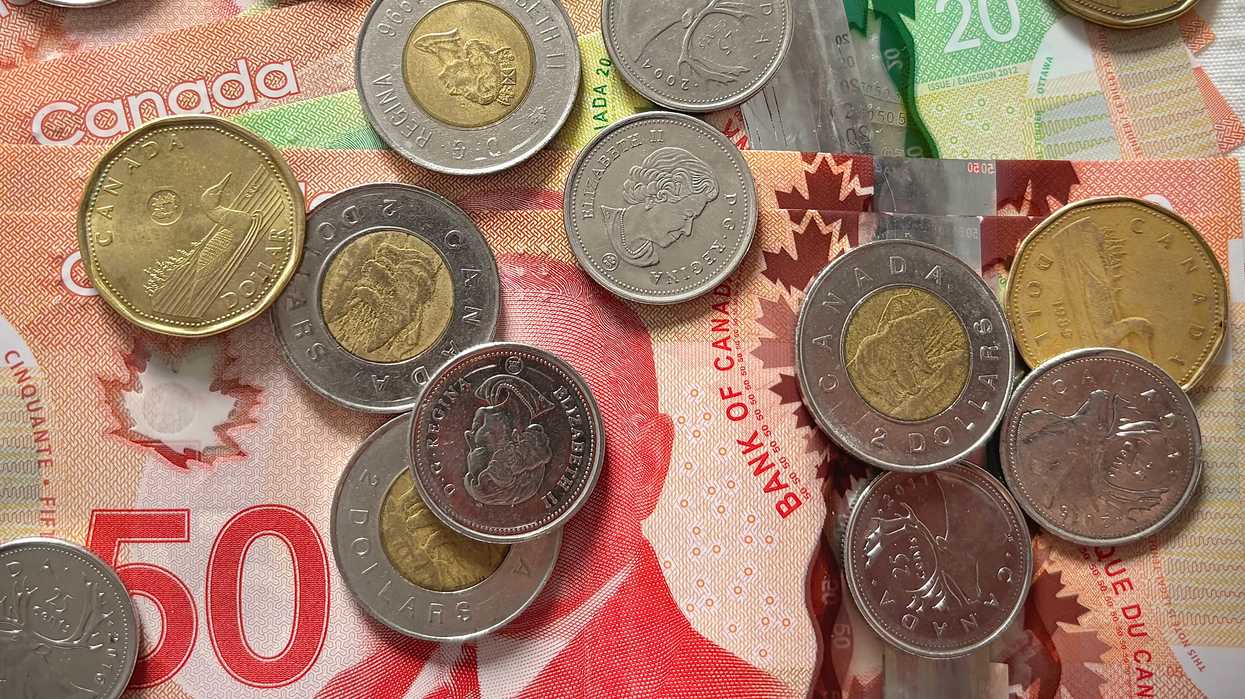 De l'argent canadien.