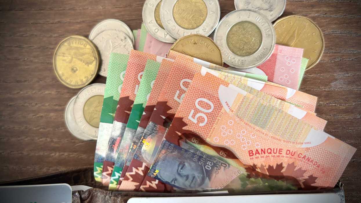 De l'Argent canadien.