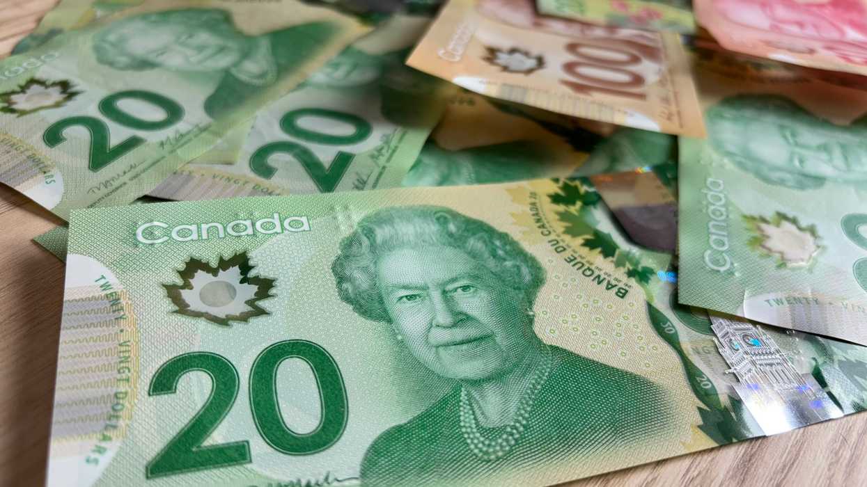 De l'argent canadien.