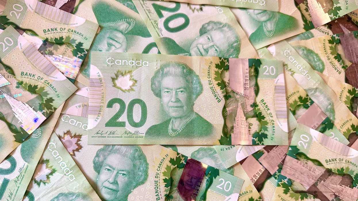 De l'argent canadien.