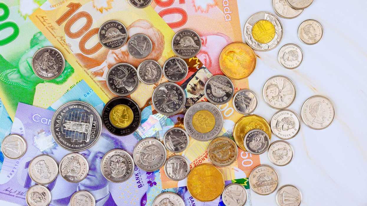 De l'argent canadien.