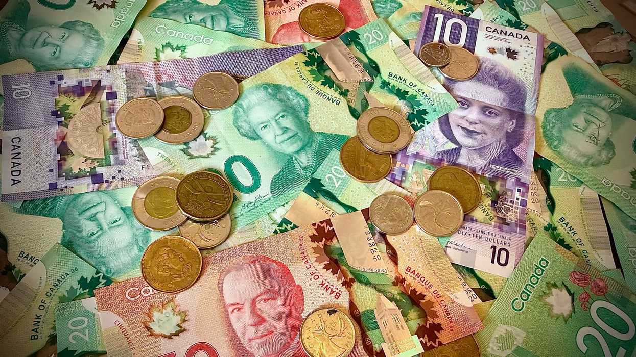 De l'argent canadien.
