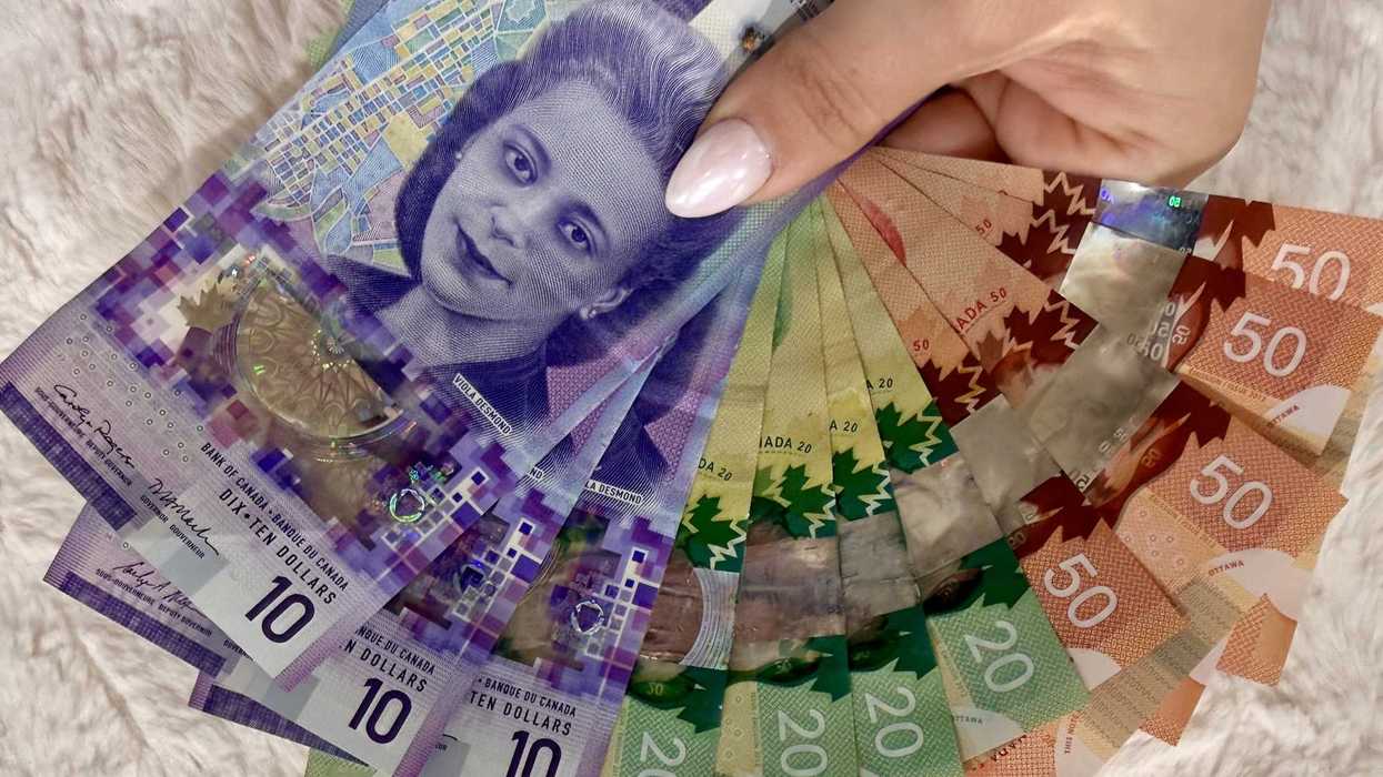 De l'argent canadien.