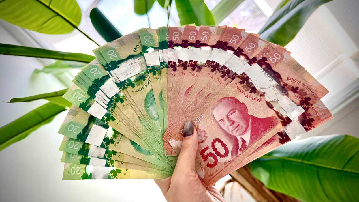 De l'argent canadien.