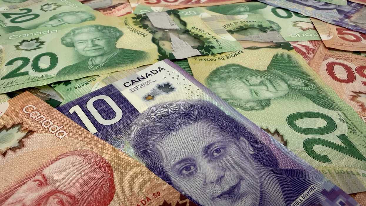 De l'argent canadien.