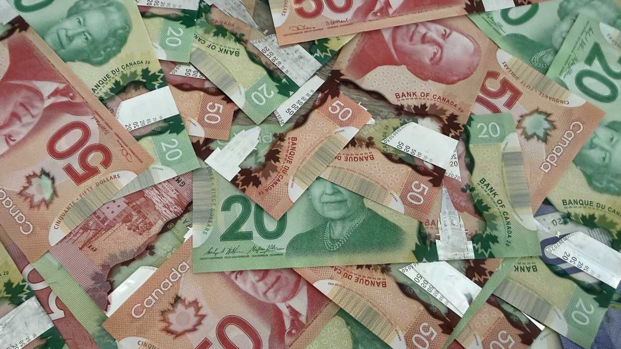 De l'argent canadien.