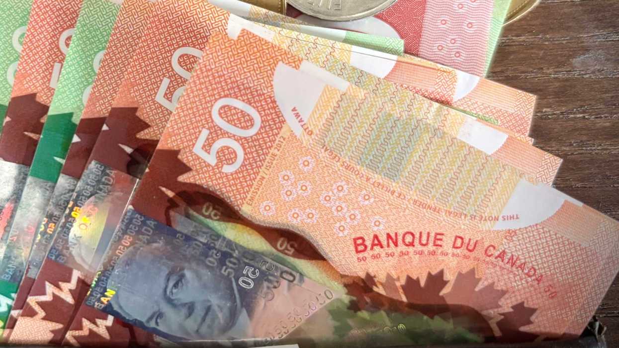 De l'argent canadien.
