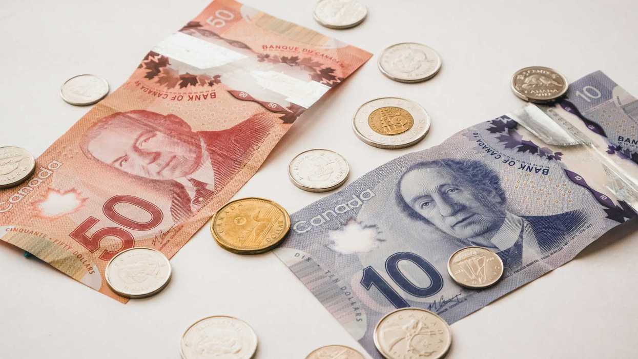 De l'argent canadien.