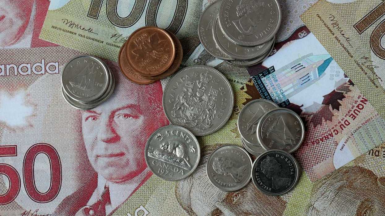 De l'argent canadien.