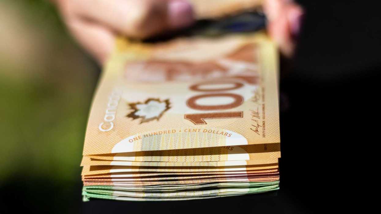 De l'argent canadien.
