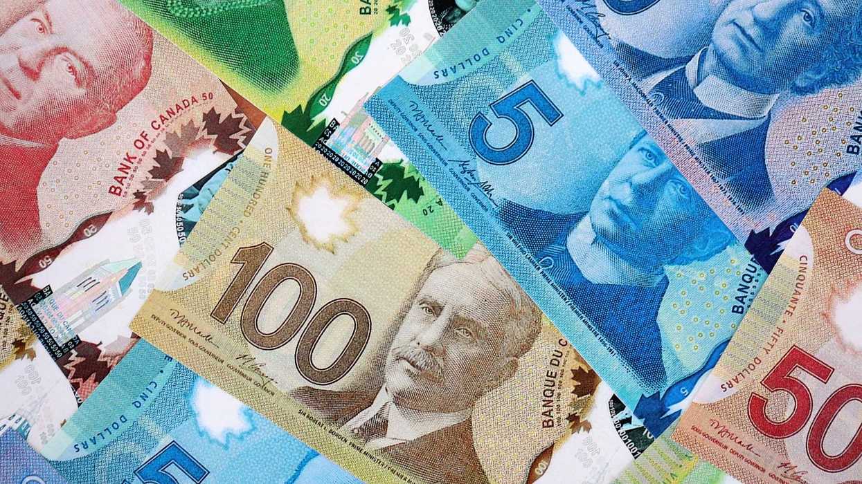De l'argent canadien.