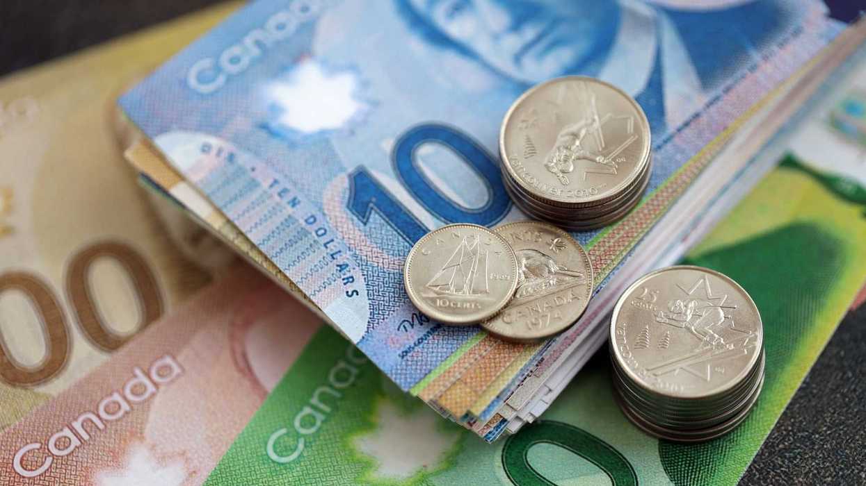 De l'argent canadien.