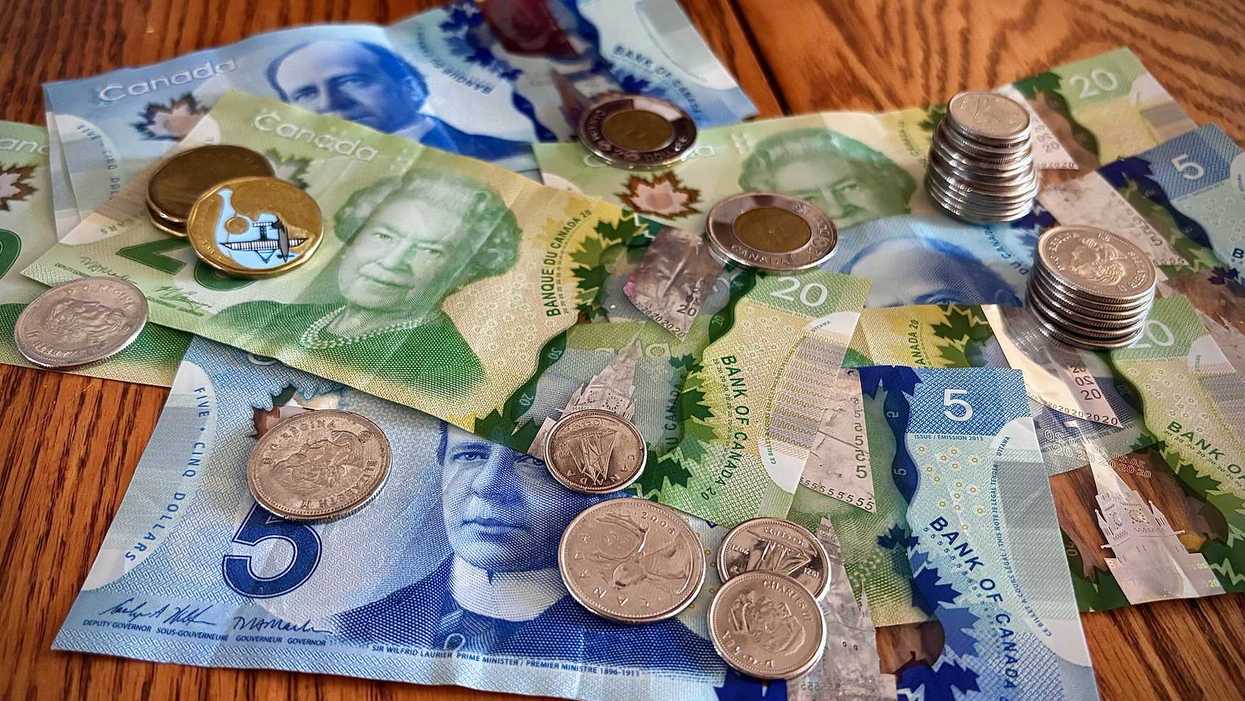 De l'argent canadien.