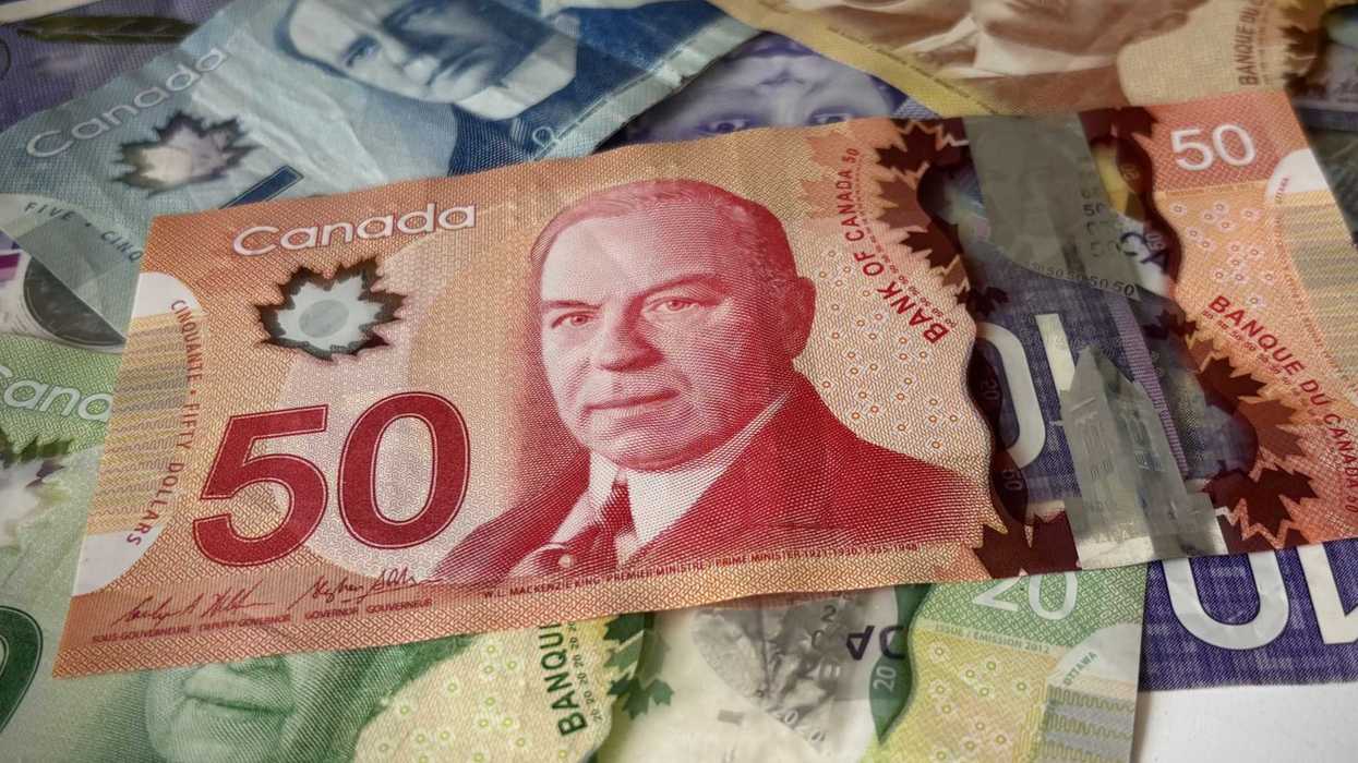 De l'argent canadien.