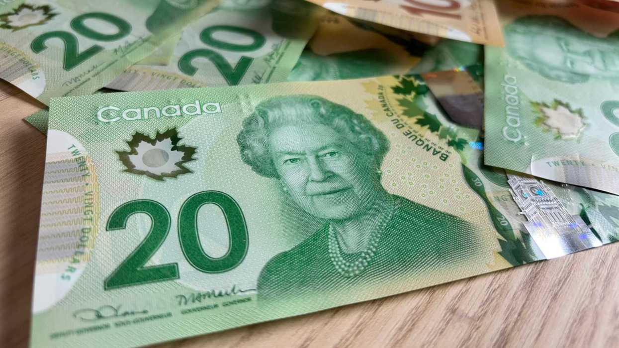 De l'argent canadien.