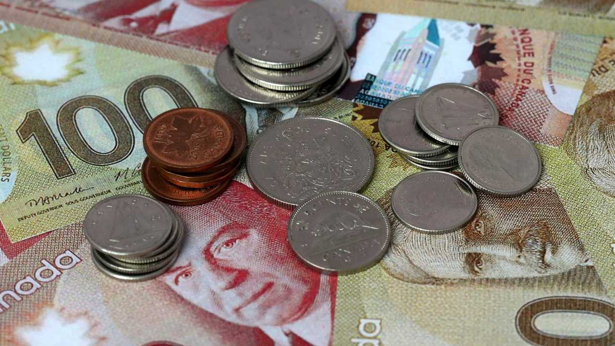 De l'argent canadien.