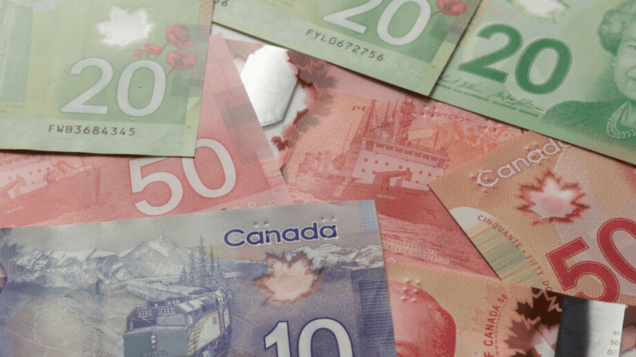 De l'argent canadien.