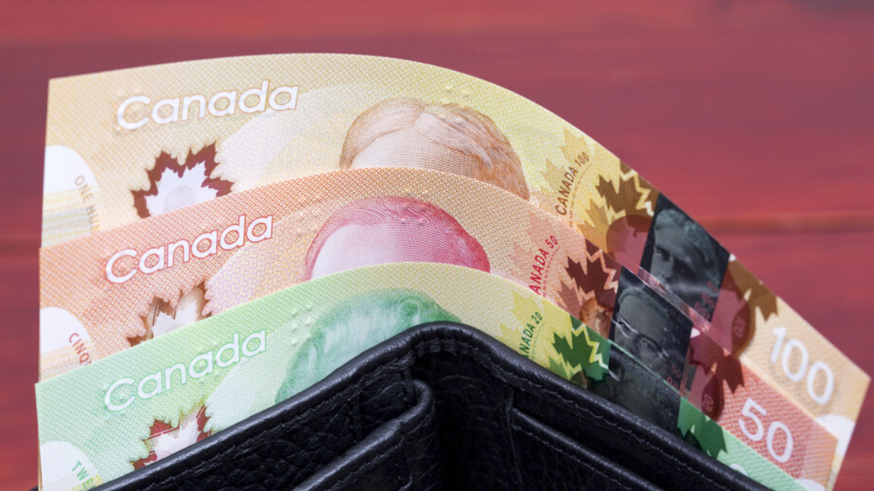 De l'argent canadien.