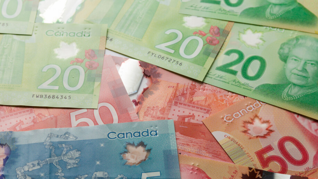 De l'argent canadien.