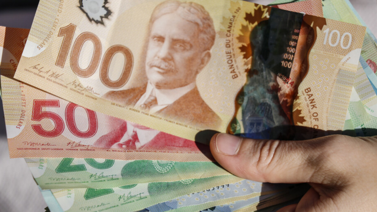 De l'argent canadien.