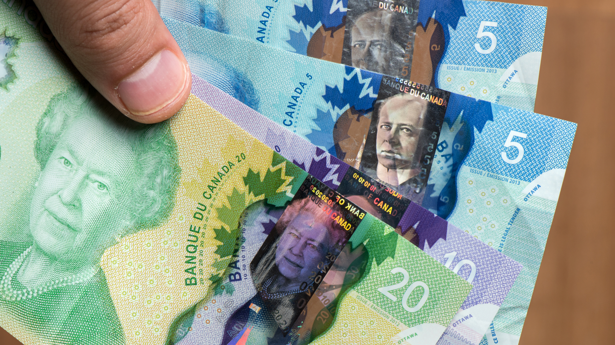 De l'argent canadien.