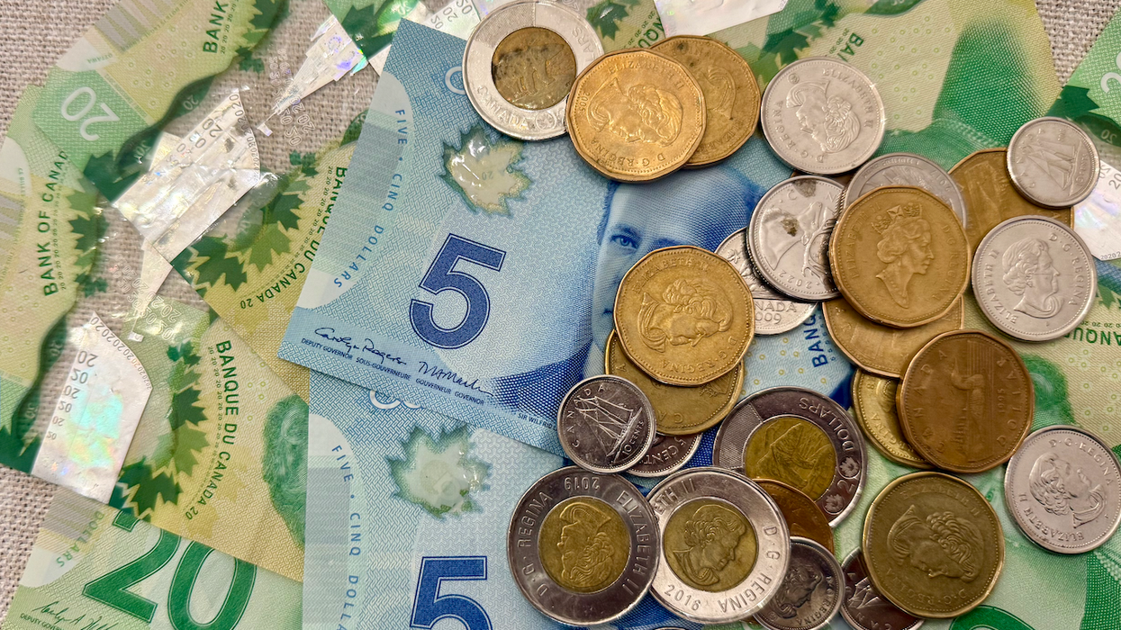 De l'argent canadien.