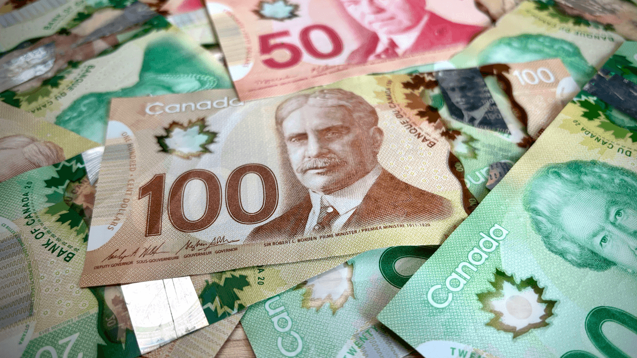 De l'argent canadien.