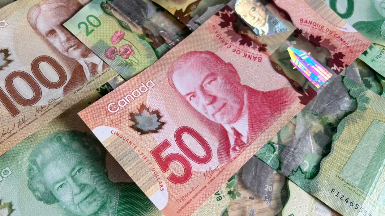 De l’argent canadien.