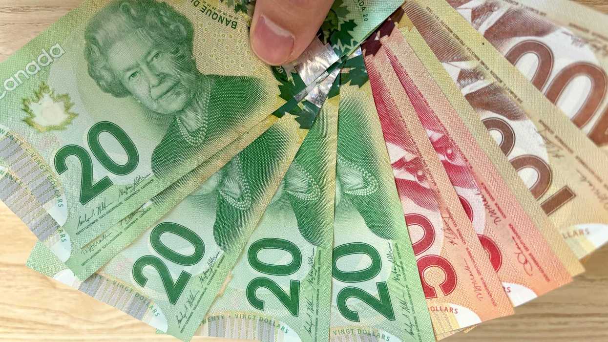 De l’argent canadien.