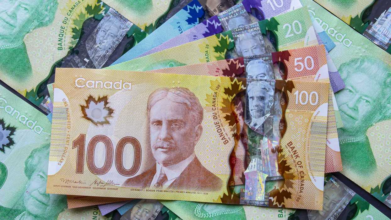 De l’argent canadien.