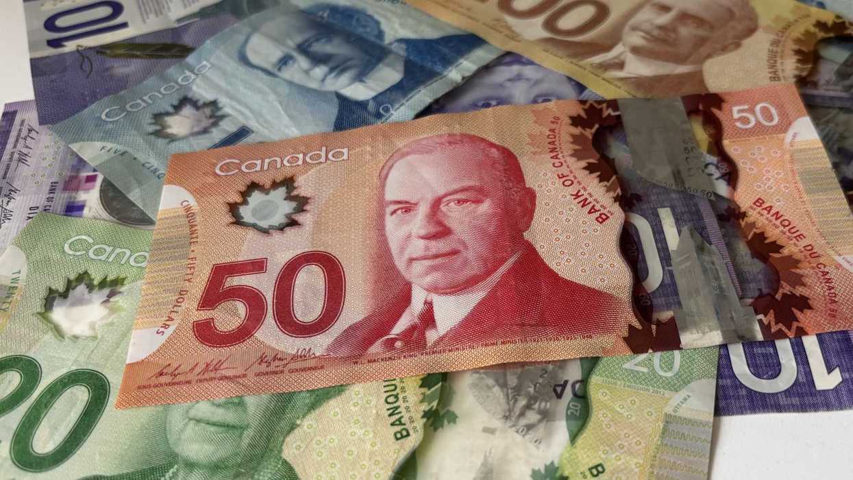 De l’argent canadien.