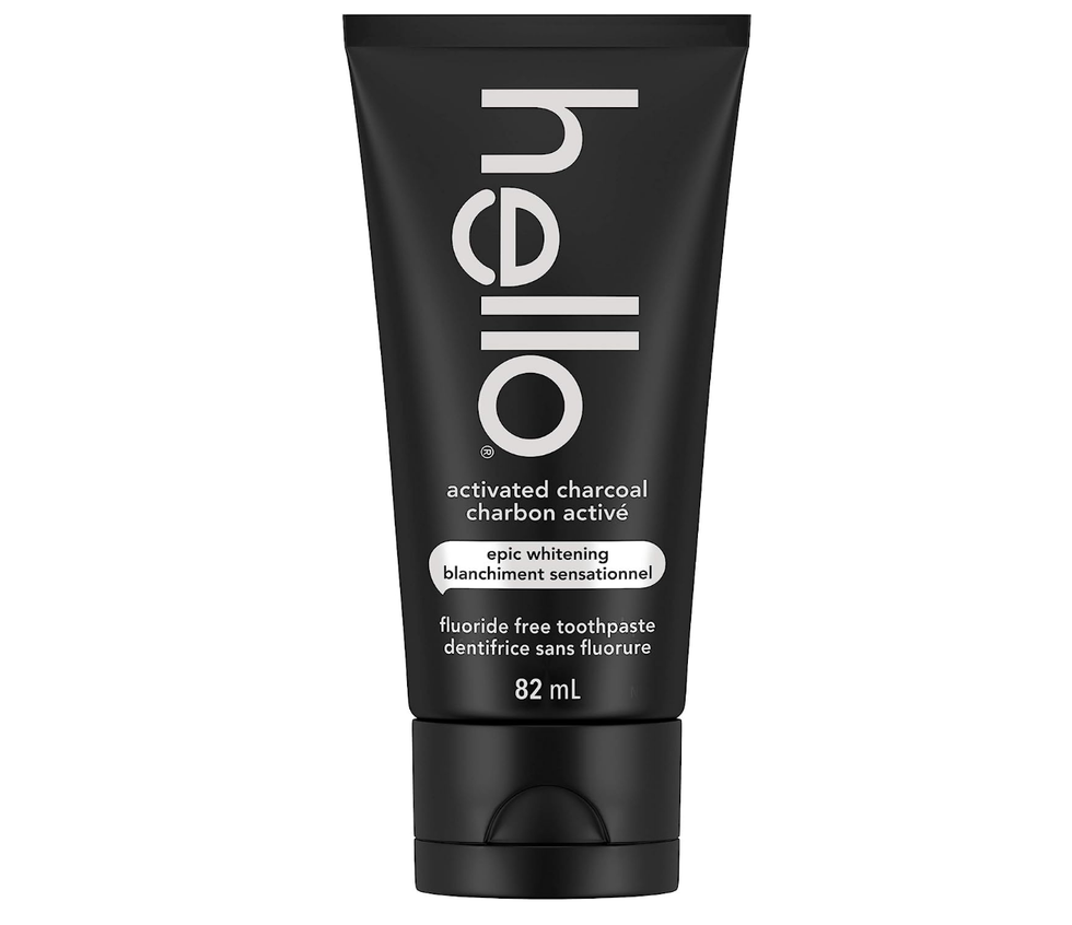 Dentifrice blanchissant Hello au charbon sur Amazon.