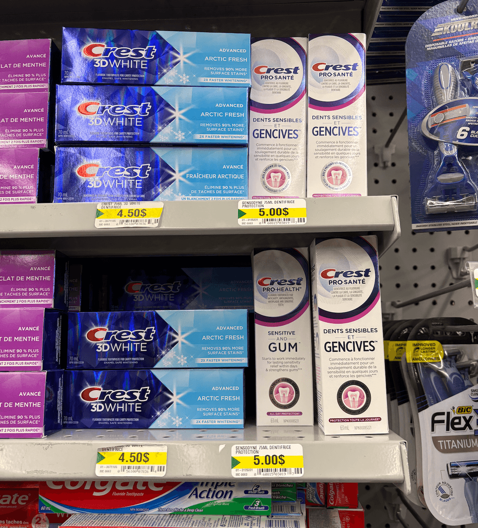 Dentifrice pour dents sensibles et gencives Crest sur les tablettes du Dollarama.
